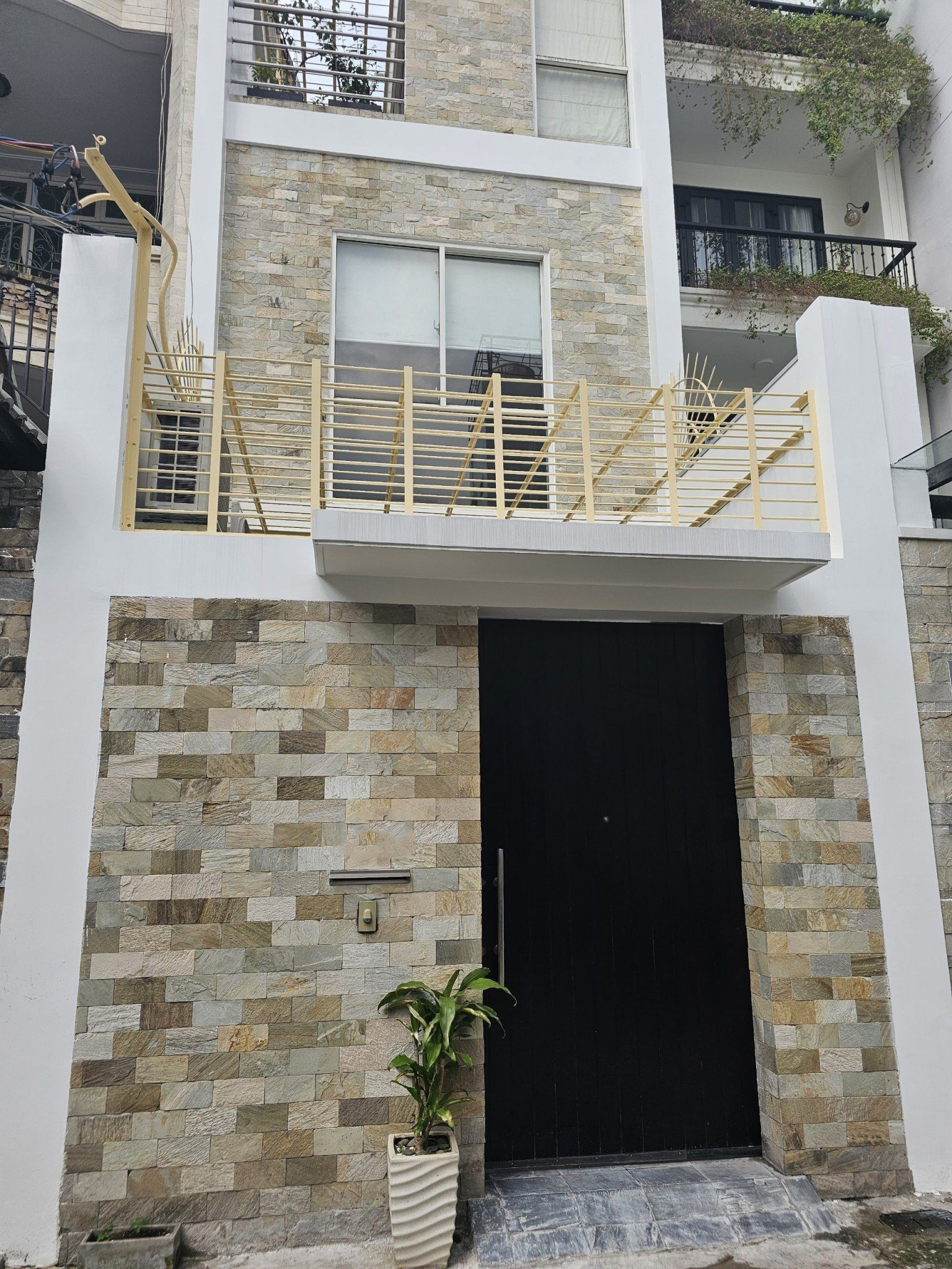 Cho thuê nhà hẻm xe hơi đường Võ Thị Sáu, phường Đa Kao, quận 1
